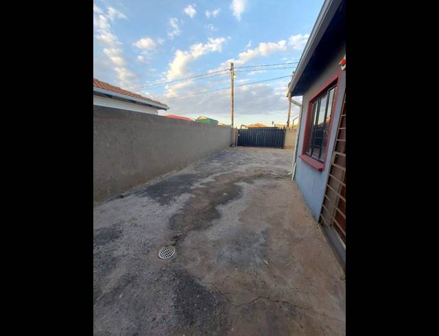 2 BEDROOM HOUSE FOR SALE IN PROTEA GLEN